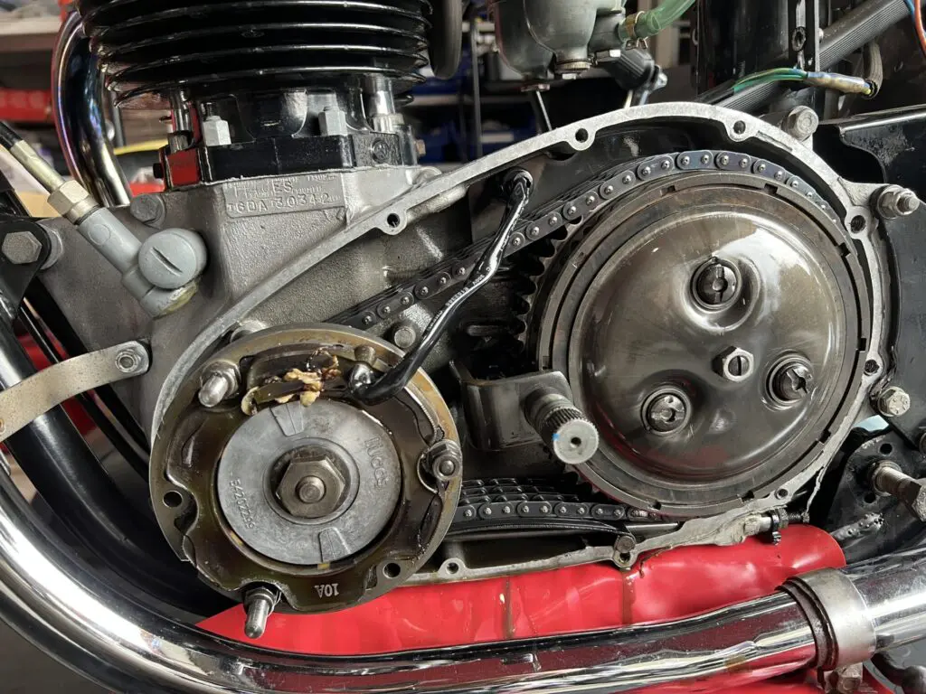 スタッフKEI】TRIUMPH T140ボンネビル 発電系修理 – Escape Blog