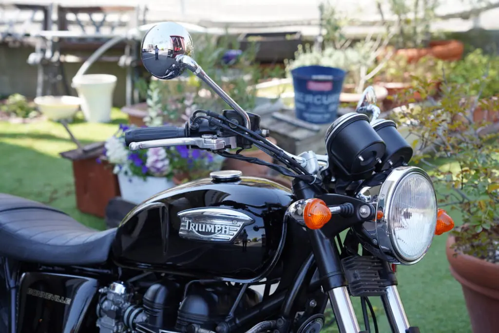 スタッフKEI】TRIUMPH ボンネビル790納車！ – Escape Blog