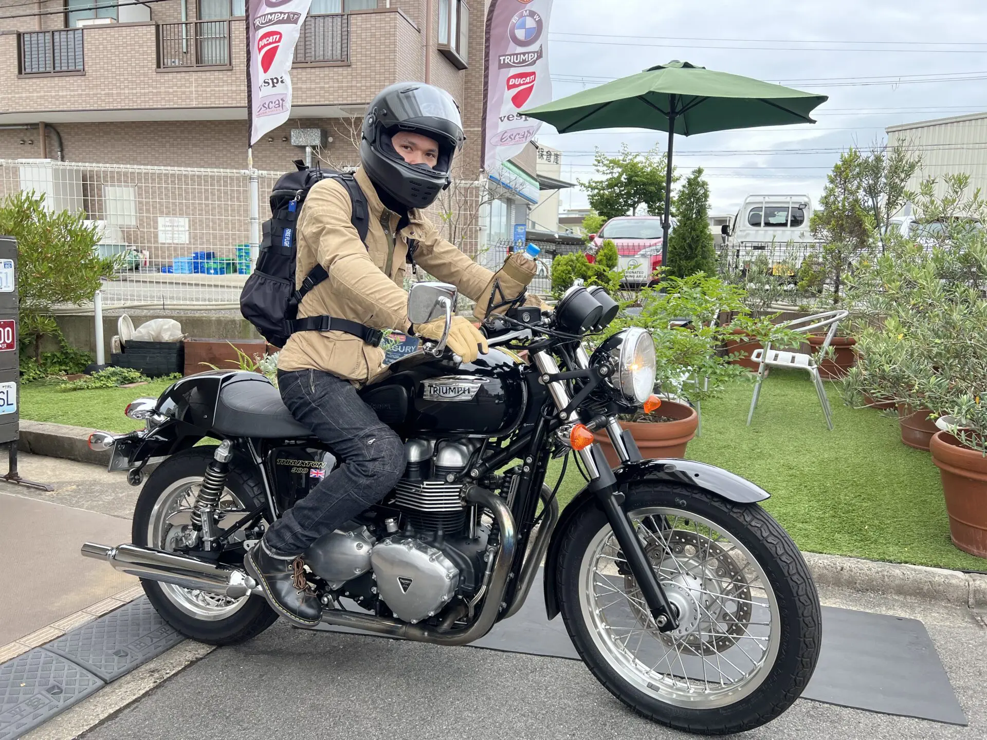 TRIUMPH スラクストン900納車！ – Escape Blog