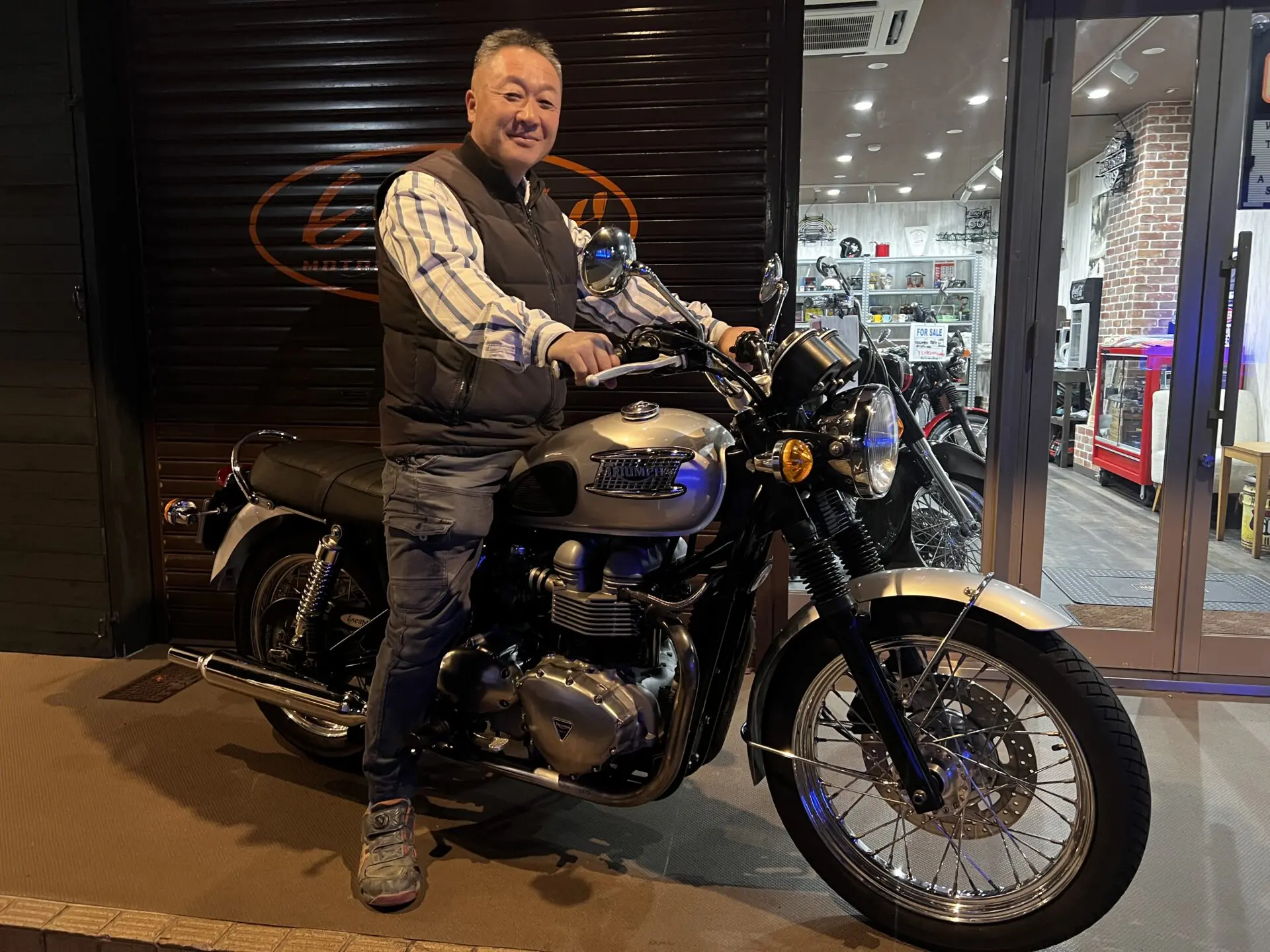 TRIUMPH ボンネビル790納車！ – Escape Blog